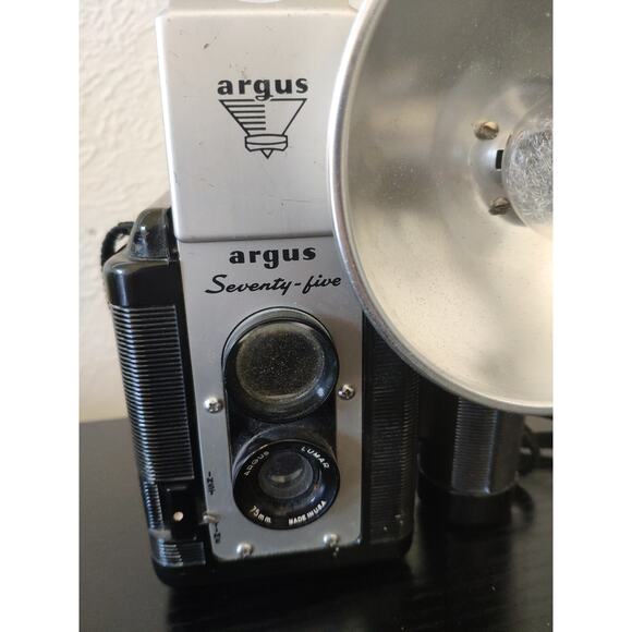 Vintage Camera Argus Seventy-Five with Flash Attachment – 1950s - Picture 2 of 8